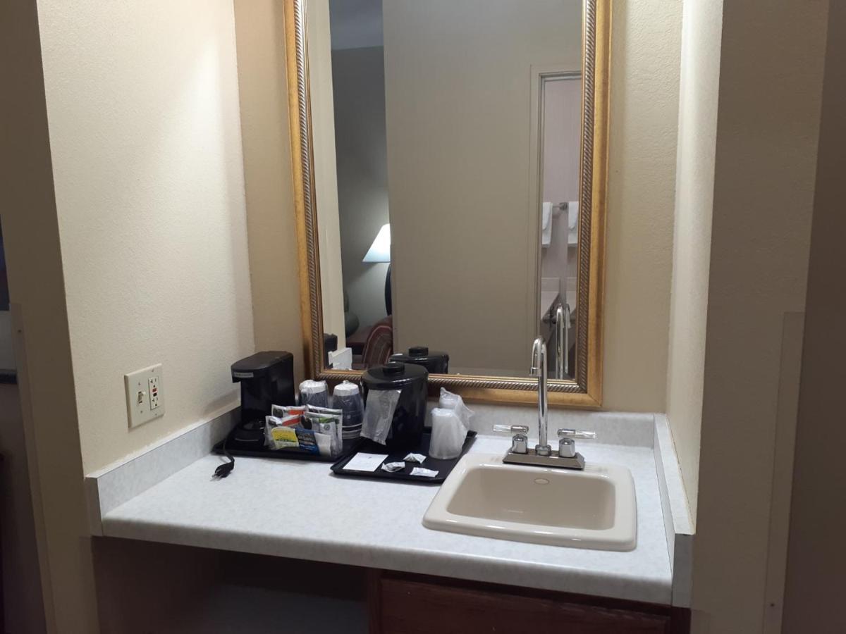 Country Inn & Suites By Radisson, Freeport, Il Exteriör bild