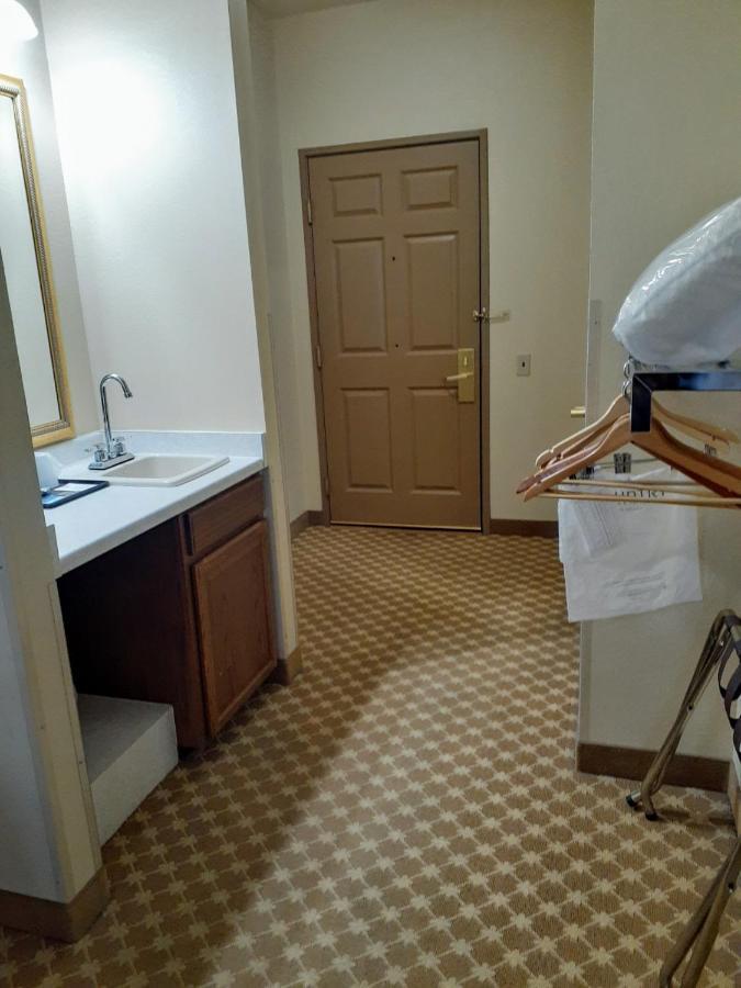 Country Inn & Suites By Radisson, Freeport, Il Exteriör bild